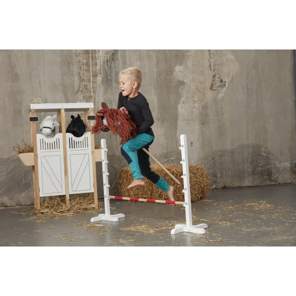 ByAstrup Hobby Horse Bundle - Pferd, Satteldecke, Fliegenhaube & Hindernis