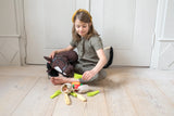 Kind spielt mit dem Hobby Horse Zubehör